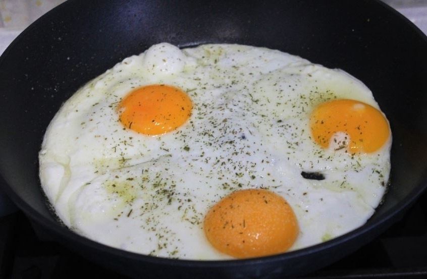 Тайны идеальной яичницы: три простых совета, которые изменят ваше утро
