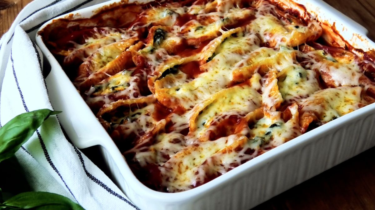 Сливочные конкильони в томатном соусе