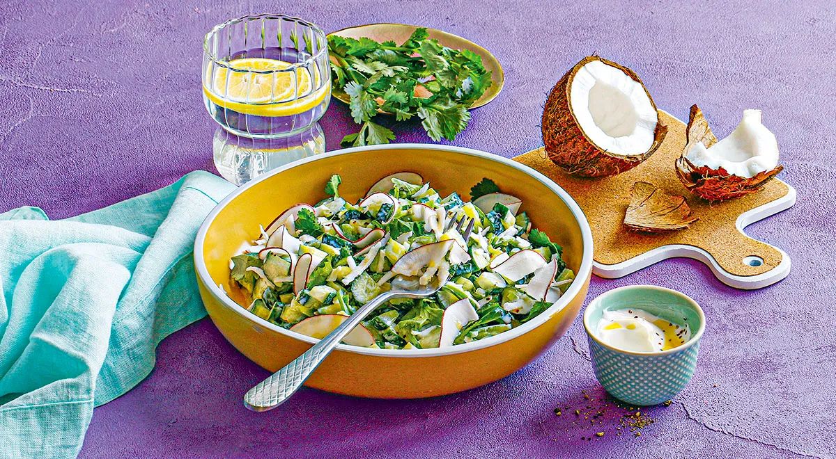 Свежее наслаждение: огуречная райта с кокосом