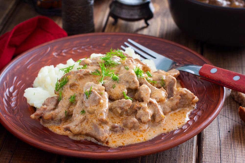 Вкусные мясные подливы: 10 рецептов на любой вкус