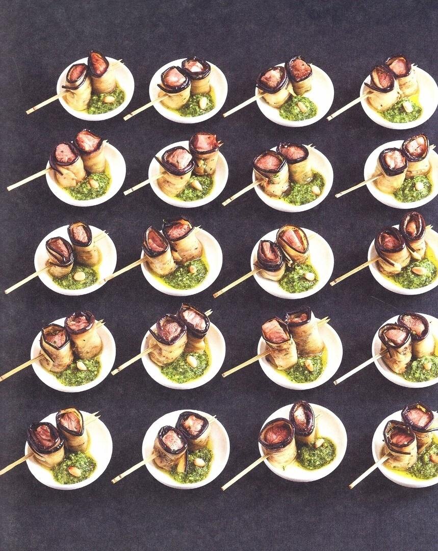 Канапе с ягненком и запеченными баклажанами