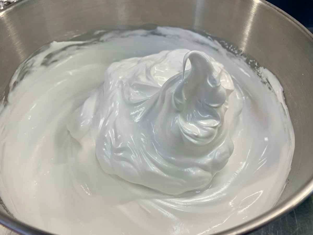 Искусство взбивания белков: секреты и лайфхаки для безупречных десертов