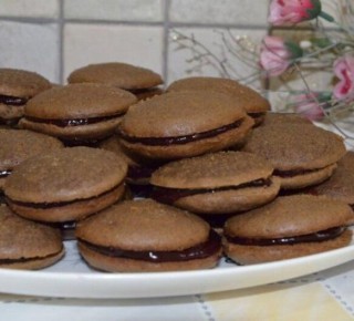 Шоколадное печенье с удивительной ежевичной начинкой