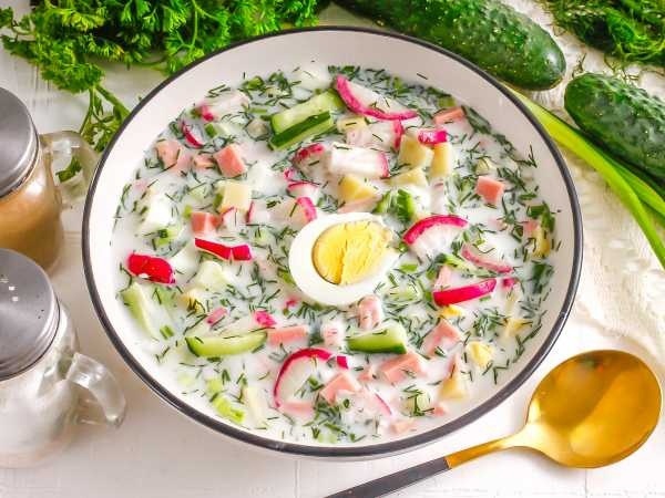 Летний хит: окрошка на воде с уксусом и сметаной