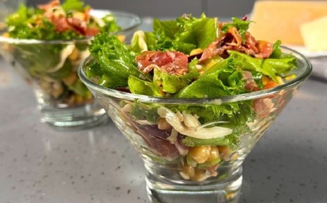 Салат с нутом и сыровяленым мясом: идеальный баланс свежести и вкуса
