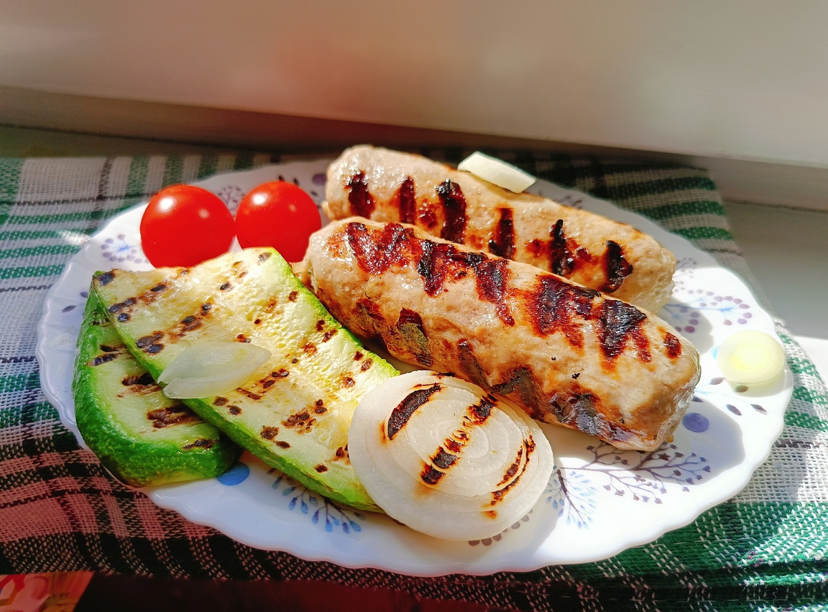 Гриль как искусство: простые купаты по рецепту Альмиры