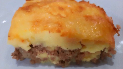 Как приготовить удобное блюдо: картофельная запеканка с фаршем всего за 156 ккал