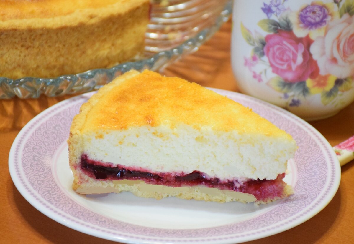 Нежный творожный пирог с вишней