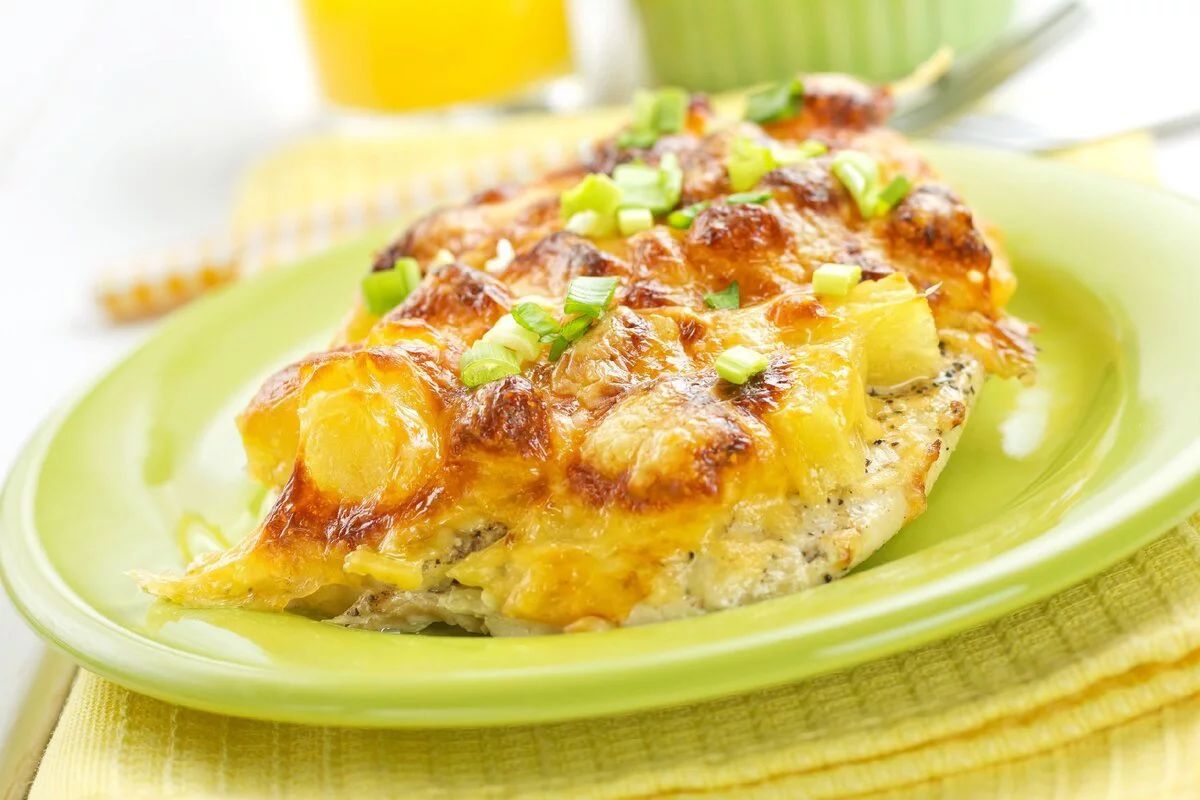 Запеченная куриная грудка с ананасами и сыром: идеальный рецепт для вашего стола