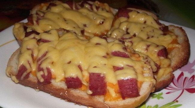 Легкий завтрак для занятых: простой рецепт классического бутерброда