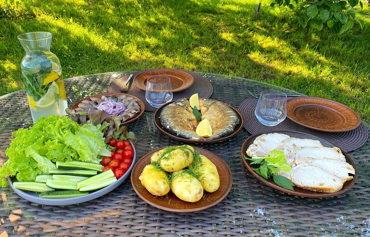 Традиции загородного ужина: как просто и вкусно на природе