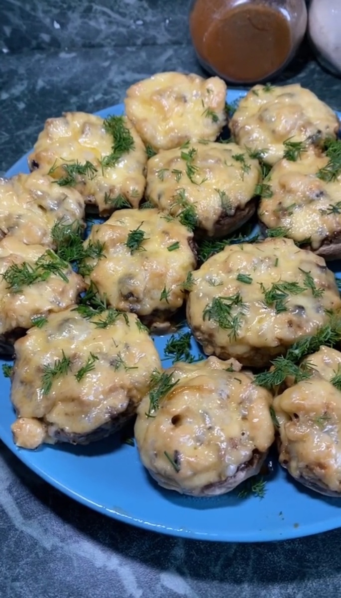 Сочные фаршированные шампиньоны