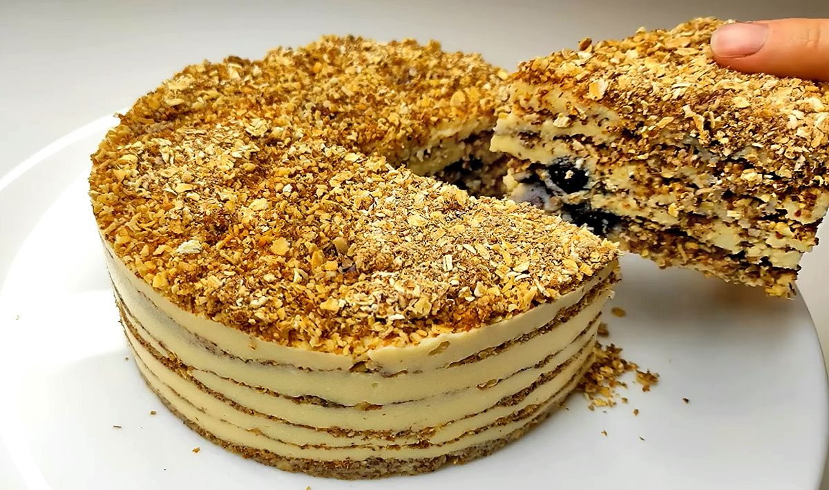 Устали от овсянки? Простой рецепт низкокалорийного торта без выпечки