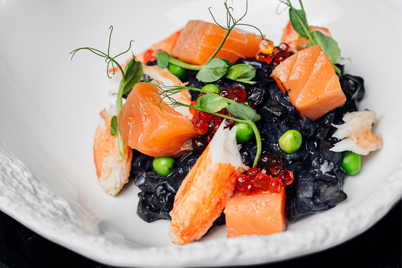 Неожиданные вариации оливье: шефы предлагают уникальные рецепты для новогоднего стола