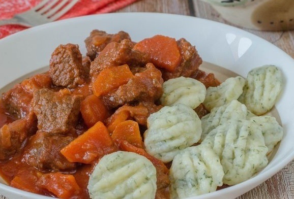 Гармония вкуса: Рагу из говядины с картофельными ньокками