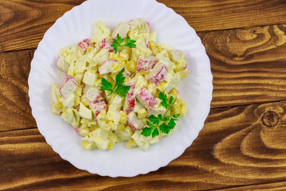 Вкусный крабовый салат с пекинской капустой для любого стола