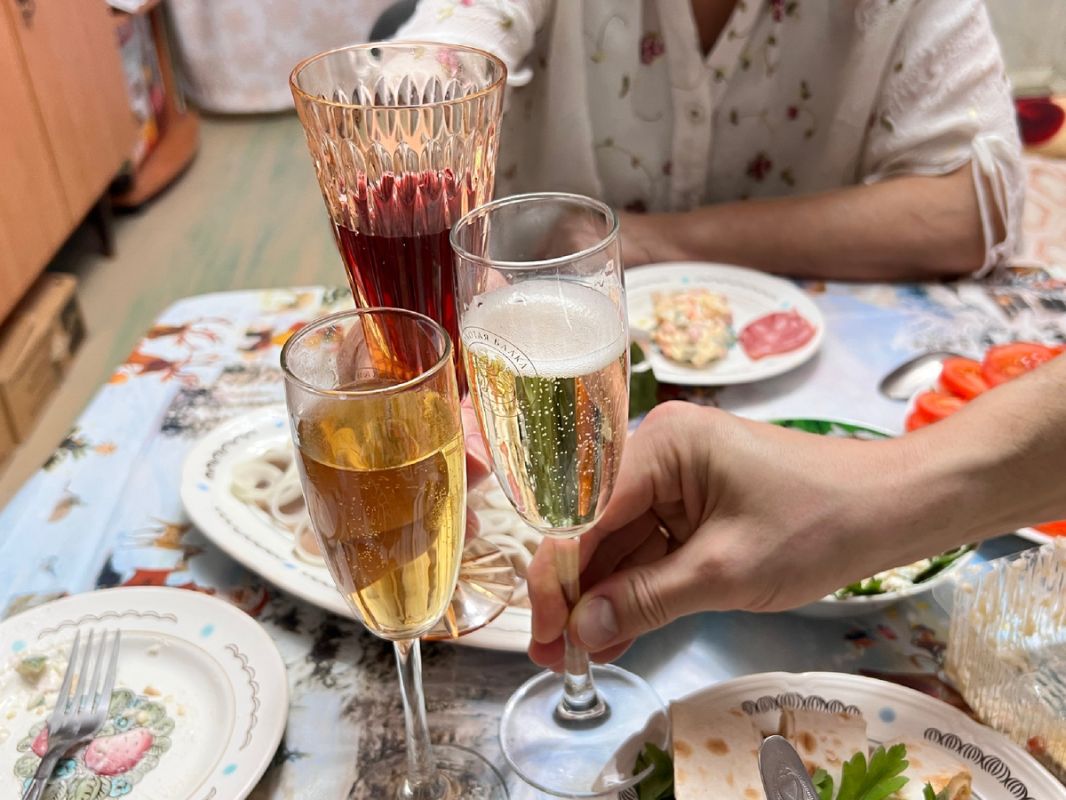 Как охладить шампанское без холодильника: полезные советы