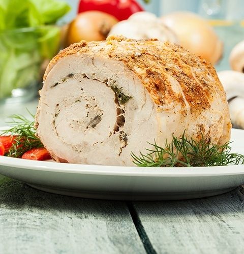 Восхитительный мясной рулет с грибами и зеленью для идеального ужина