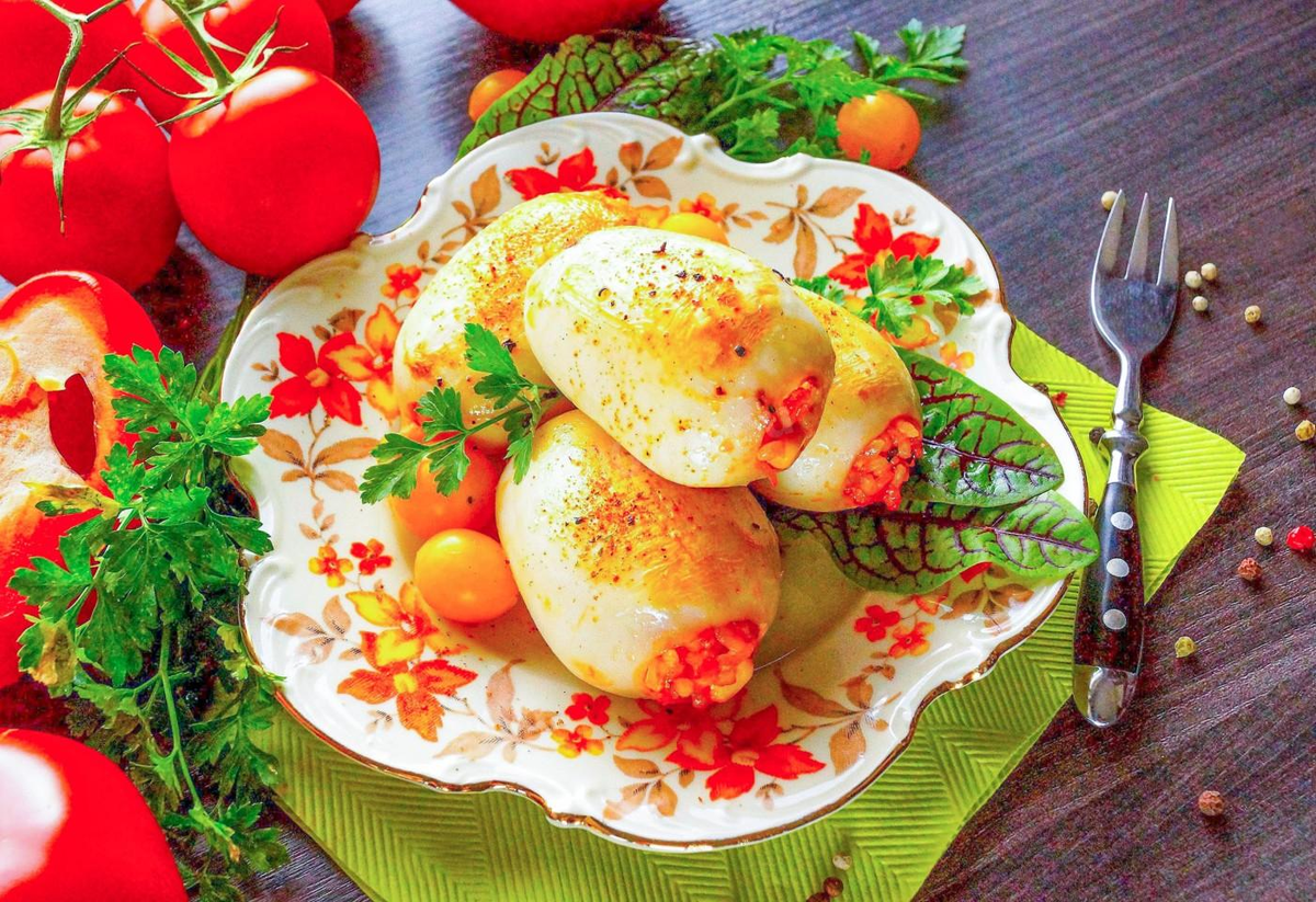 Кальмары, фаршированные рисом и овощами