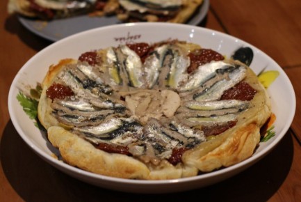 Вкусный тарт тарен с салакой: делаем шедевр на кухне