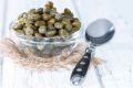 Каперсы: что это и как использовать их в кулинарии