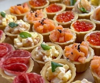 Вкусные новогодние тарталетки: три идеи для праздничного стола