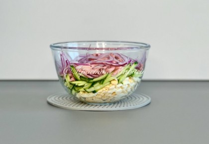 Сытный безмясной салат с кальмарами: идеальный выбор для праздника