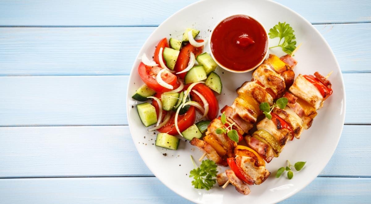 Как правильно сочетать продукты с шашлыком: советы диетолога