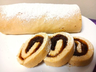 Как приготовить бисквитный рулет, который вернет вас в детство