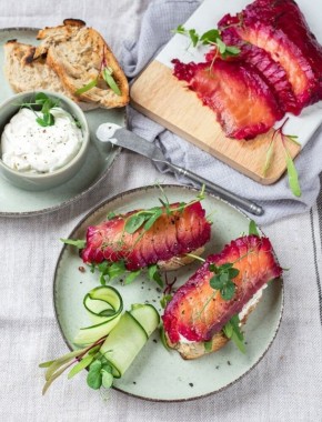 Маринованный лосось со свеклой