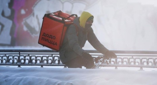 Додо Пицца уточнила причины увольнения курьера и заботу о животных