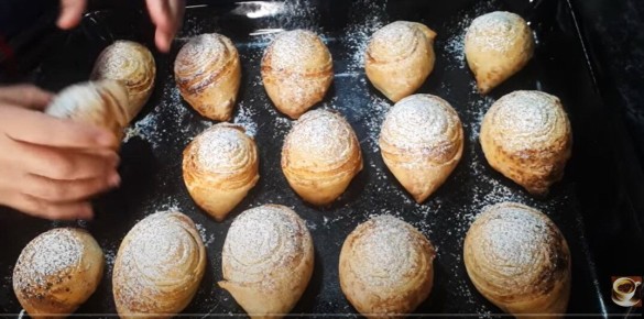 Праздничная выпечка: слоёные пирожки с нежной начинкой