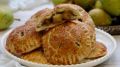 Осень на кухне: восхитительные пирожки с грушами из слоёного теста
