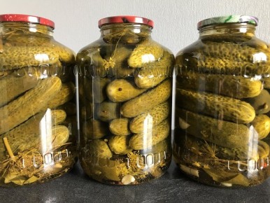 Как приготовить хрустящие маринованные огурцы: пошаговый рецепт на зиму
