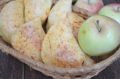 Яблочные пирожки с сырной основой