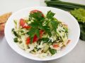 Легкий и полезный салат с капустой и свежими овощами