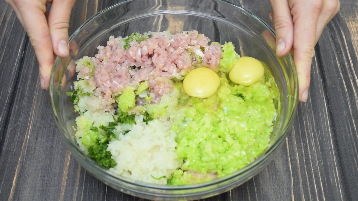 Как приготовить нежные котлеты из кабачков и фарша: простой и вкусный рецепт