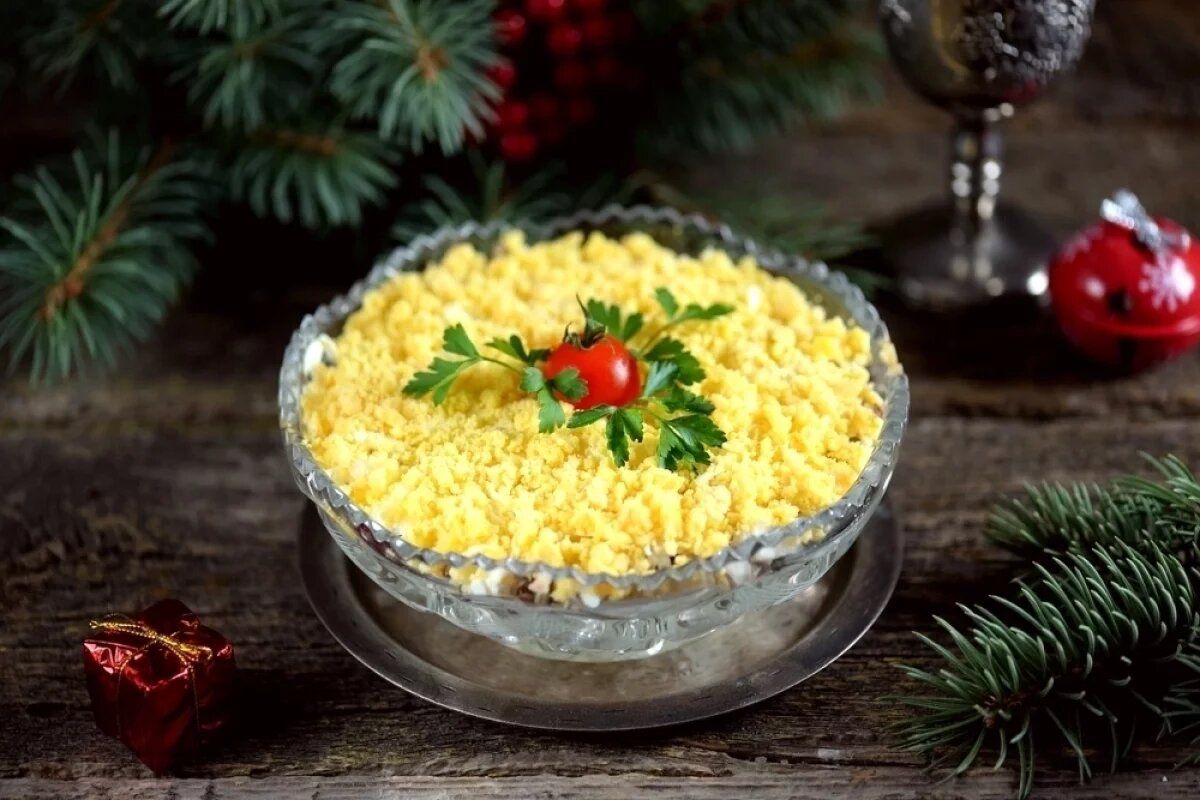 Как правильно укладывать слои в салат «Мимоза»: полезные советы и вкусные рецепты