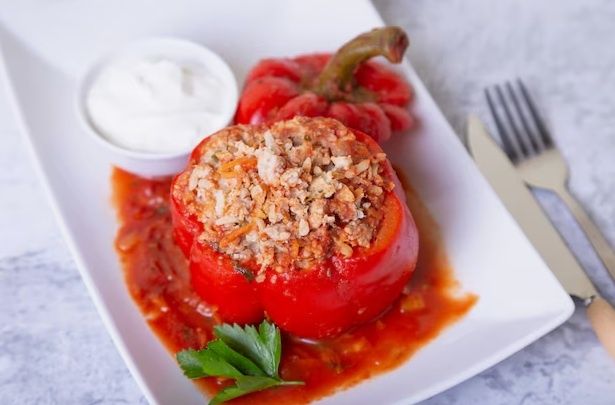 Фаршированные перцы: сытный и яркий вкус домашней кухни